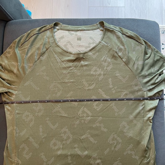 Lululemon Textured Training Short Sleeve Shirt - Picture 6 of 7